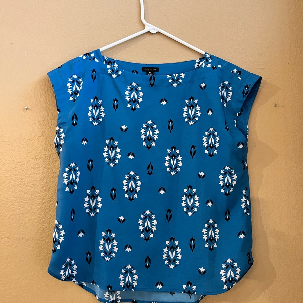 Ann Taylor Teal Blue Floral Print Cap Sleeve Blouse
